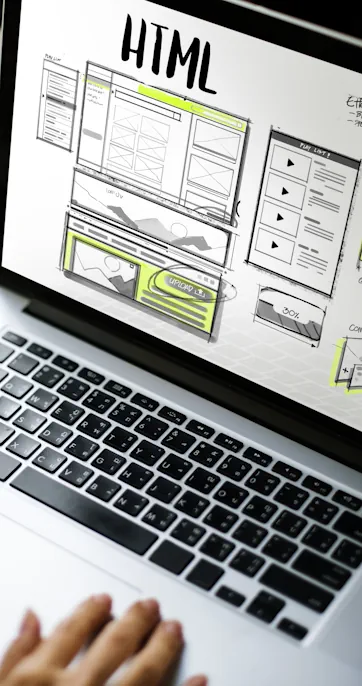 Entwicklerteam bei der Umsetzung responsiver Unternehmenswebsites